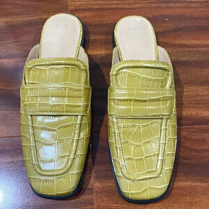 Croc-Embossed Slip-On Loafers in Moss Green - Women
